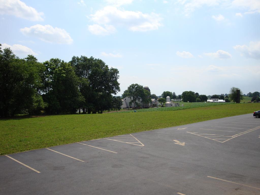 Soudersburg Inn & Suites Lancaster Ronks Exteriör bild