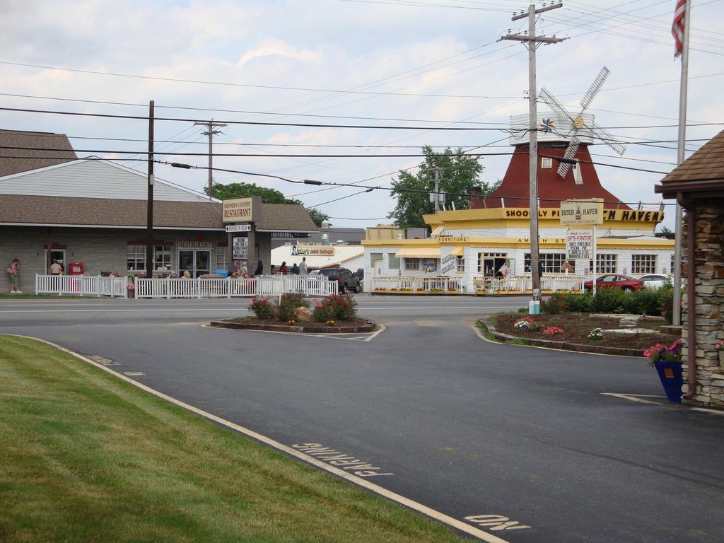 Soudersburg Inn & Suites Lancaster Ronks Exteriör bild