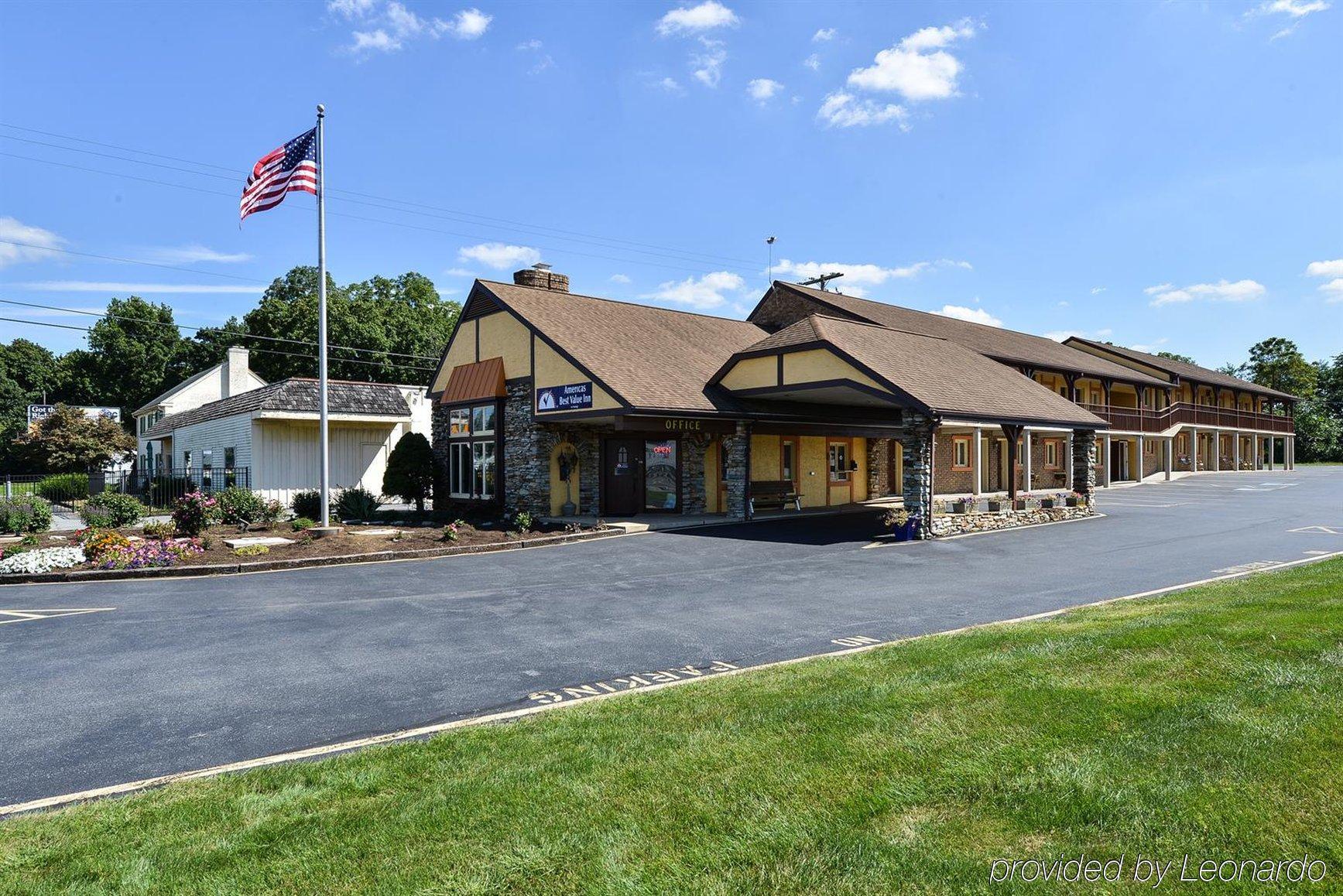 Soudersburg Inn & Suites Lancaster Ronks Exteriör bild