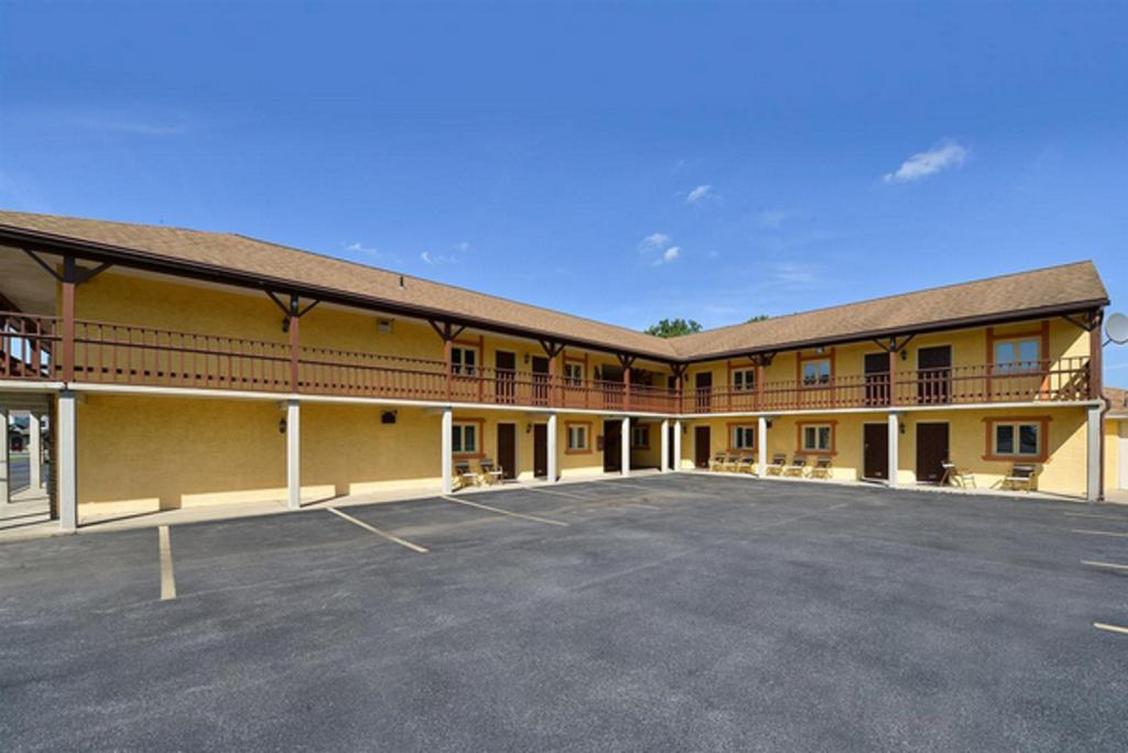 Soudersburg Inn & Suites Lancaster Ronks Exteriör bild
