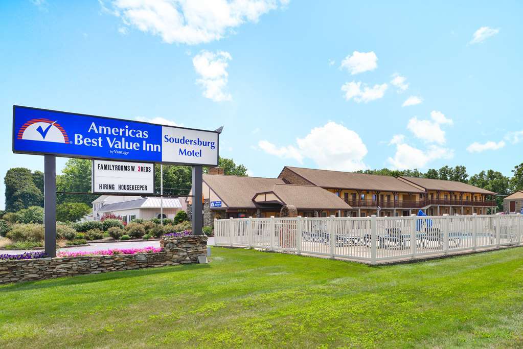 Soudersburg Inn & Suites Lancaster Ronks Exteriör bild