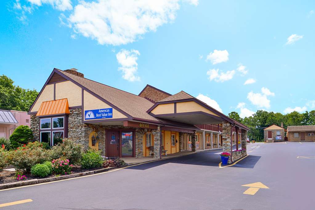 Soudersburg Inn & Suites Lancaster Ronks Exteriör bild