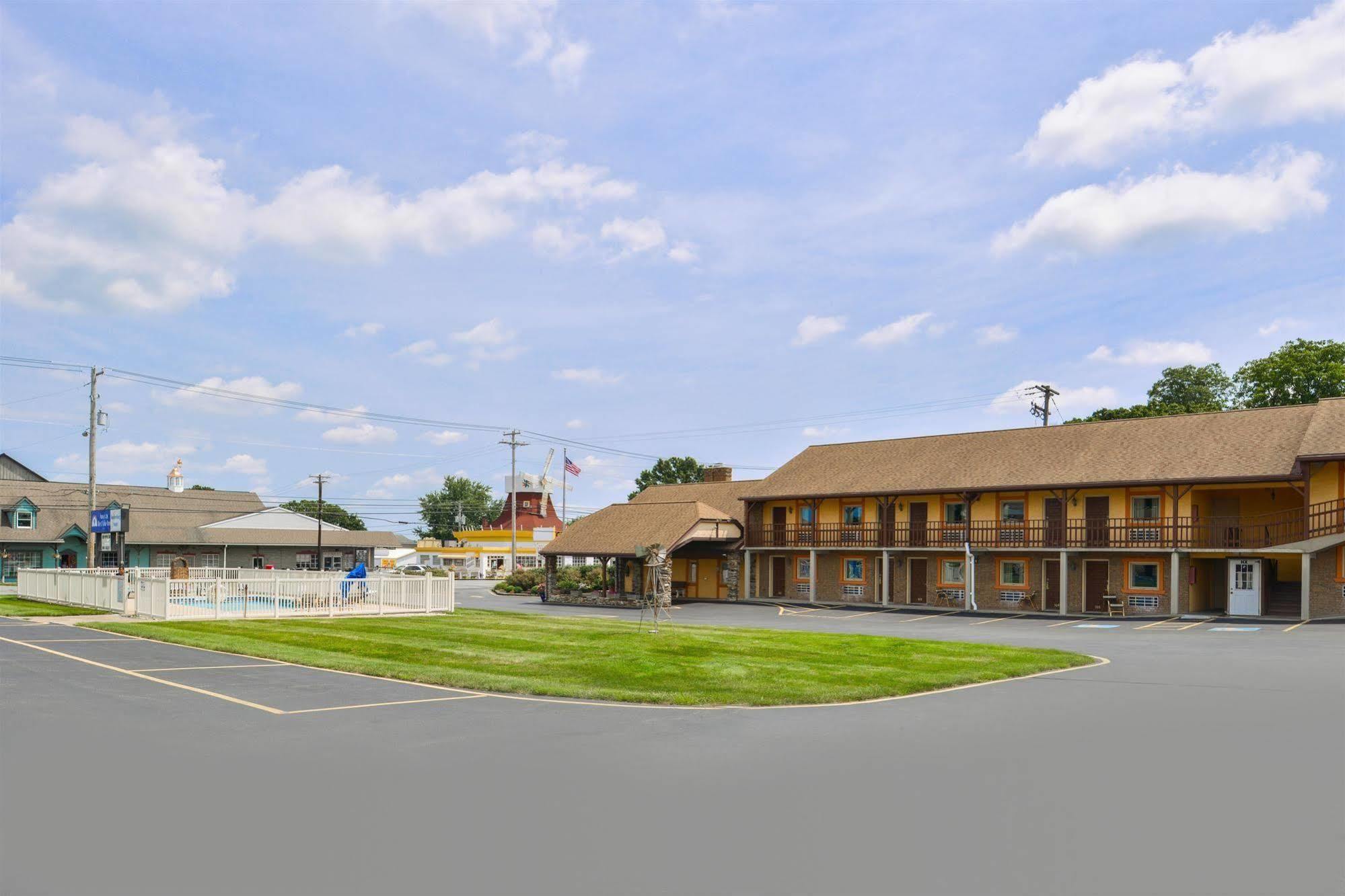 Soudersburg Inn & Suites Lancaster Ronks Exteriör bild