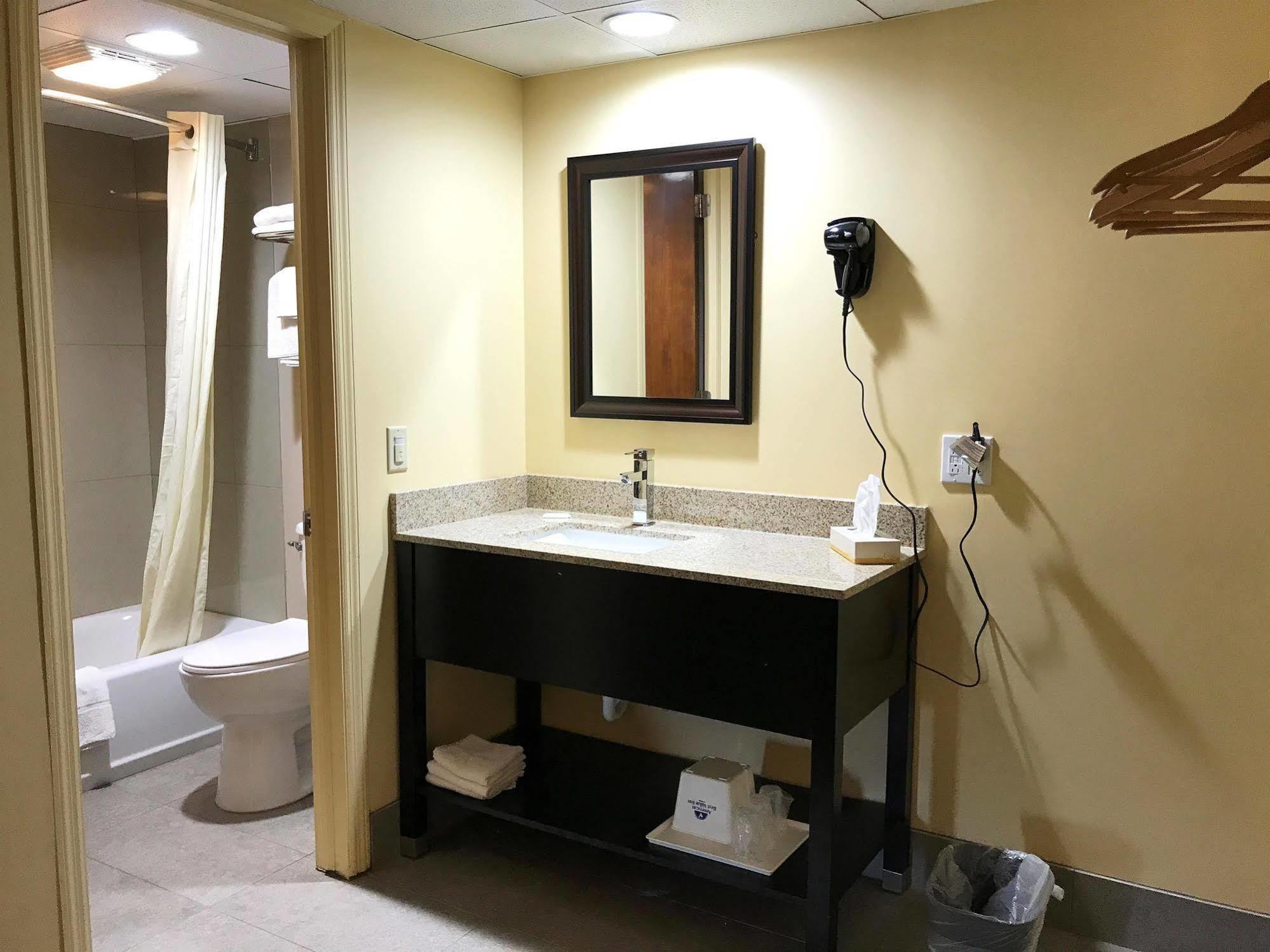Soudersburg Inn & Suites Lancaster Ronks Exteriör bild