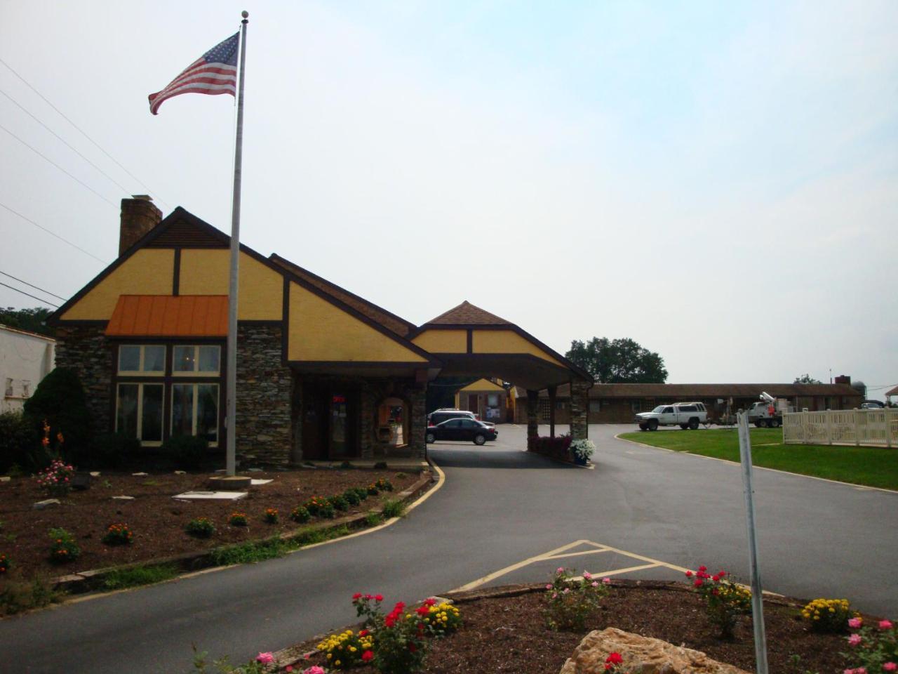 Soudersburg Inn & Suites Lancaster Ronks Exteriör bild