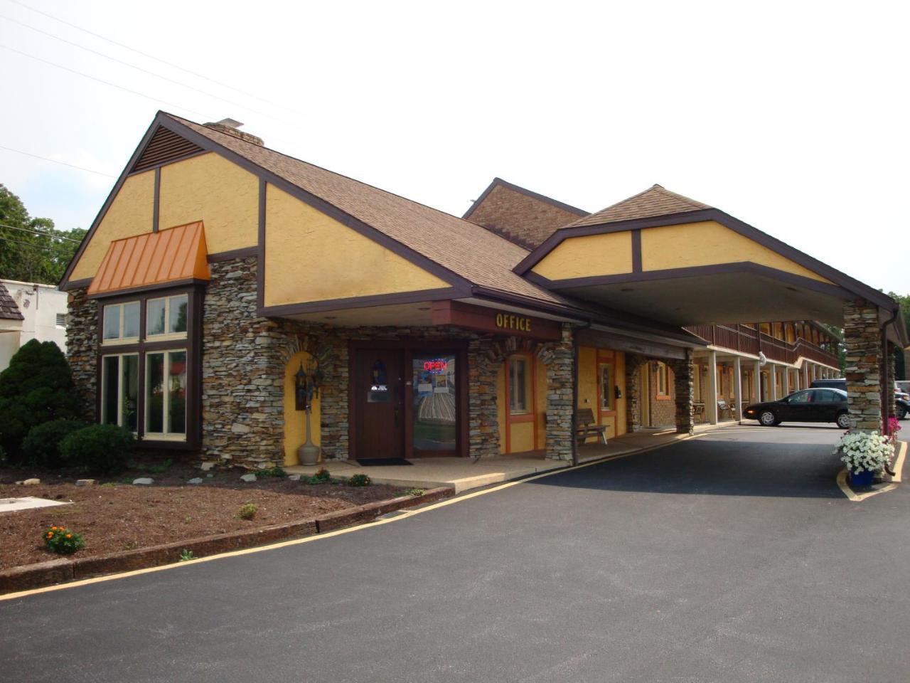 Soudersburg Inn & Suites Lancaster Ronks Exteriör bild
