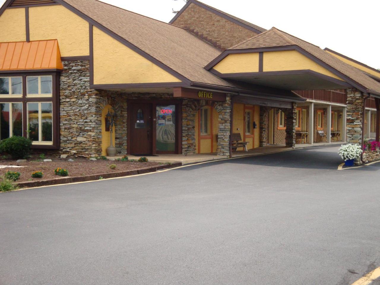 Soudersburg Inn & Suites Lancaster Ronks Exteriör bild